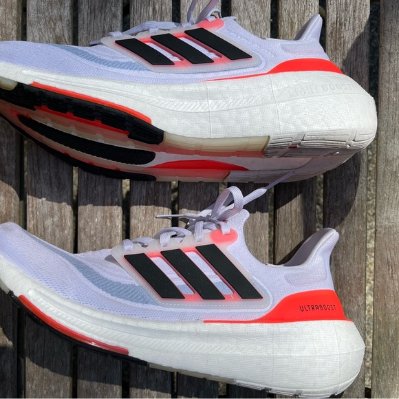 EUC Adidas Men’s UltraBoost Running Shoes Size 10 - Picture 4 of 10